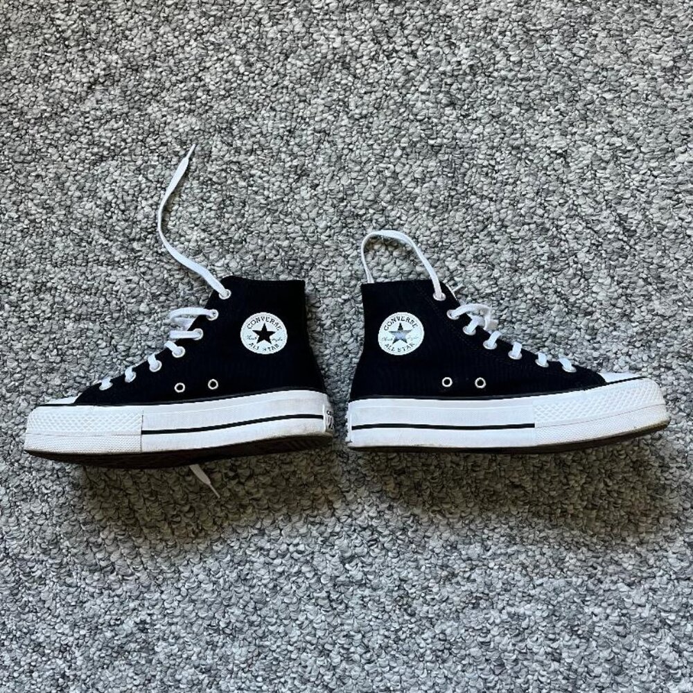 Converse Chuck Taylor  All Star Platform Sneakers Women’s size 6